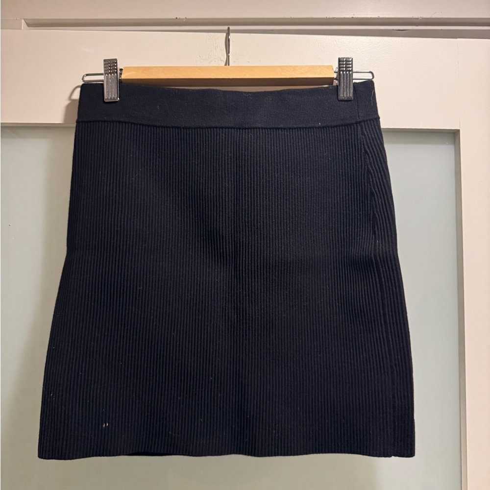 Elegant Black Ribbed Mini Skirt